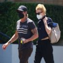 Nicole Kidman – With Keith Urban seen while running errands in Sydney - 454 x 681