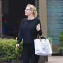 Sandra Lee – Seen shopping along a Malibu sidewalk - 454 x 681