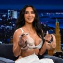 Kim Kardashian - The Tonight Show Starring Jimmy Fallon  - Season 12 - 408 x 612