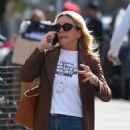 Jane Krakowski – On a phone call in New York - 454 x 681