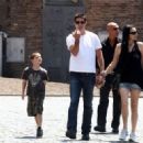 Matthew Fox- July 9, 2009-Fox family see the Colosseum - 454 x 323