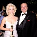 Mira Sorvino and her father Paul Sorvino - The 54th Golden Globe Awards (1996) - 434 x 612