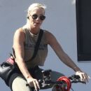Zoe Gregory – Seen out in Fort Lauderdale - 454 x 680