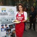 Christina DeRosa – Los Angeles Mission Thanksgiving Meal for the Homeless - 454 x 690