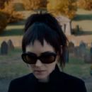 Beetlejuice Beetlejuice - Winona Ryder - 454 x 293
