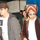 Zhao Wei and her boyfried Ye Maojing in Chengdu airport(11/14/1999)