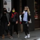 Costanza Caracciolo – Shopping candids in Milan with friends - 454 x 323