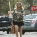Mischa Barton – Shopping groceries at Trader Joes in Los Angeles - 454 x 555