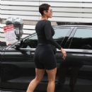 Nicole Murphy – Seen with new guy while shopping on Rodeo Drive - 454 x 587