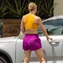 Amanda Kloots – Steps out for a gym session in Los Angeles - 454 x 681