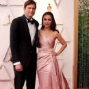 Ashton Kutcher and Mila Kunis – 2022 Academy Awards at the Dolby Theatre in Los Angeles - 454 x 680