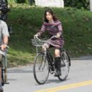 Jenna Ortega – Rode her bike on the set of ‘Beetlejuice 2’ in East Corinth - 454 x 303