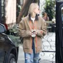 Hailey Baldwin at hair salon in Los Angeles