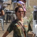 Brooke Burke – Pictured during a lunch date with a friend in Malibu - 454 x 681