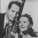 Les Paul and Mary Ford - 334 x 400