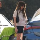 Alison Brie – Seen at Lazy Acres Market in Los Feliz - 454 x 681