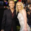 Lance Bass and Britney Spears - The 31st Annual American Music Awards (2003) - 416 x 612