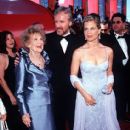 Gloria Stuart, James Cameron and Linda Hamilton - The 70th Annual Academy Awards - Arrivals (1998) - 413 x 612