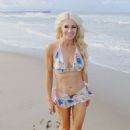 Sara Barrett in a bikini on the beach in Venice Beach - 454 x 690