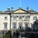 Banks established in 1727