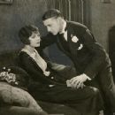 Declassée - Corinne Griffith - 454 x 344