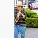 Linda Perry – Out and about