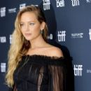 Jennifer Lawrence – Causeway Premiere at TIFF in Toronto - 454 x 302