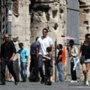 Matthew Fox- July 9, 2009-Fox family see the Colosseum - 454 x 300