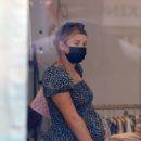 Sofia Richie – Shopping for baby clothes in maternity dress in Beverly Hills - 454 x 681