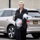 Jane Lynch – Picking up her dry cleaning in Montecito - 454 x 618