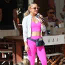 Kate Hudson – Arrives at Nikki Beach in Miami