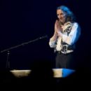 Roger Hodgson performs at Salle Wilfrid Pelletier Place des Arts (May 8th, 2009) - 454 x 303