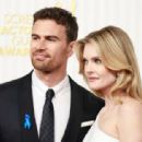 Theo James and Meghann Fahy - The 29th Annual Screen Actors Guild Awards (2023) - 454 x 312