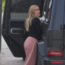 Hilary Duff – Was seen barefoot taking her daughter to a piano class in Los Angeles - 454 x 680