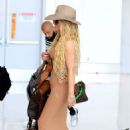 Jessica Simpson – Spotted at LAX in Los Angeles