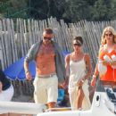 Victoria Beckham – Arriving at Ernesto Bertarelli Beach in Saint Tropez - 454 x 561