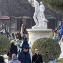 Candice Swanepoel – Seen at the Jardin des Tuileries in Paris - 454 x 681