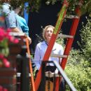 Edie Falco – As Hillary Clinton on the set of ‘American Crime Story: Impeachment’ in Los Angeles - 454 x 587