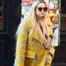Kate Hudson – Wear yellow coat while braving the cold weather in NYC
