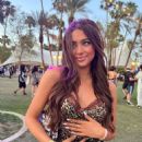 Taylor Nunez – Social media - 454 x 568