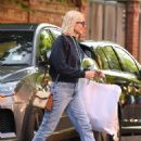 Holly Willoughby – Spotted heading to work in London - 454 x 639