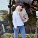 Melissa Cohen – Shopping at Whole Foods in Malibu - 454 x 681
