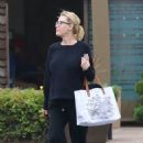 Sandra Lee – Seen shopping along a Malibu sidewalk - 454 x 681