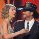 Tim McGraw and Taylor Swift - 454 x 303