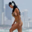 Mia Khalifa – On the beach in Miami - 454 x 681