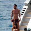 Antonela Roccuzzo – With Lionel Messi and Daniella Semaan on a yacht in Ibiza - 454 x 655