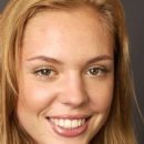 Agnes Bruckner - 253 x 400