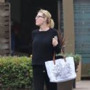 Sandra Lee – Seen shopping along a Malibu sidewalk - 454 x 681