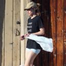 Suki Waterhouse – Cleans out her car in Los Angeles