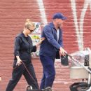Taylor Neisen – With Liev Schreiber enjoy a stroll out in Manhattan’s SoHo neighborhood - 454 x 681